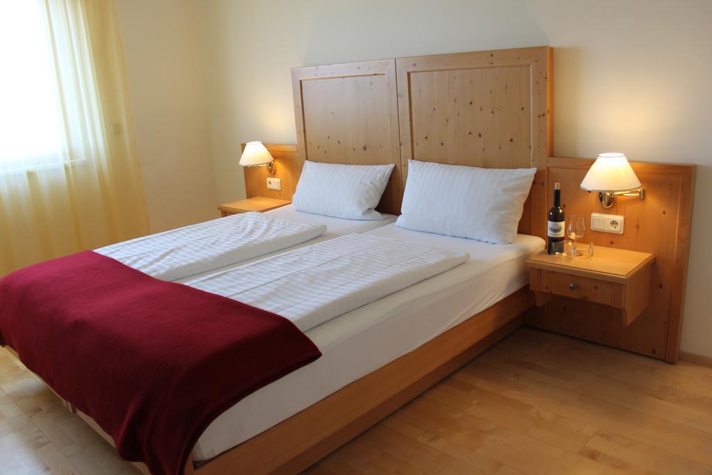 Airport-Hotel Fortuna Lautzenhausen Extérieur photo