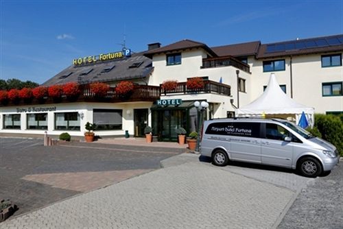 Airport-Hotel Fortuna Lautzenhausen Extérieur photo