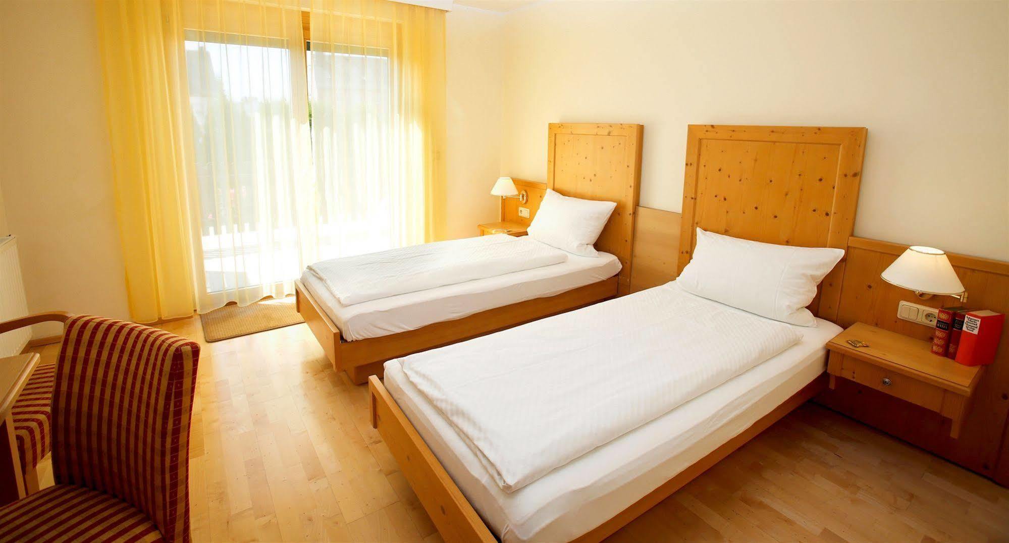 Airport-Hotel Fortuna Lautzenhausen Extérieur photo