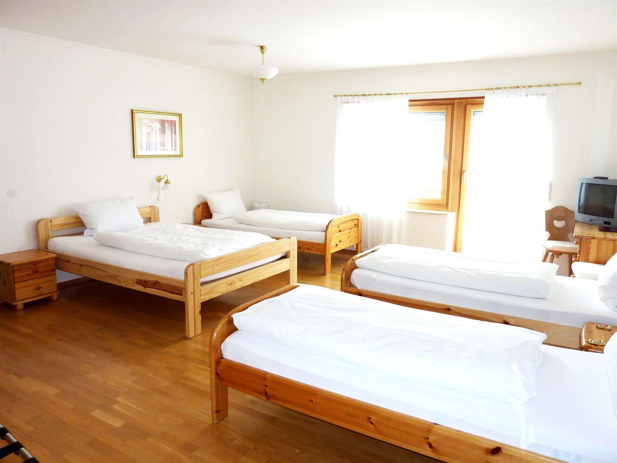 Airport-Hotel Fortuna Lautzenhausen Extérieur photo